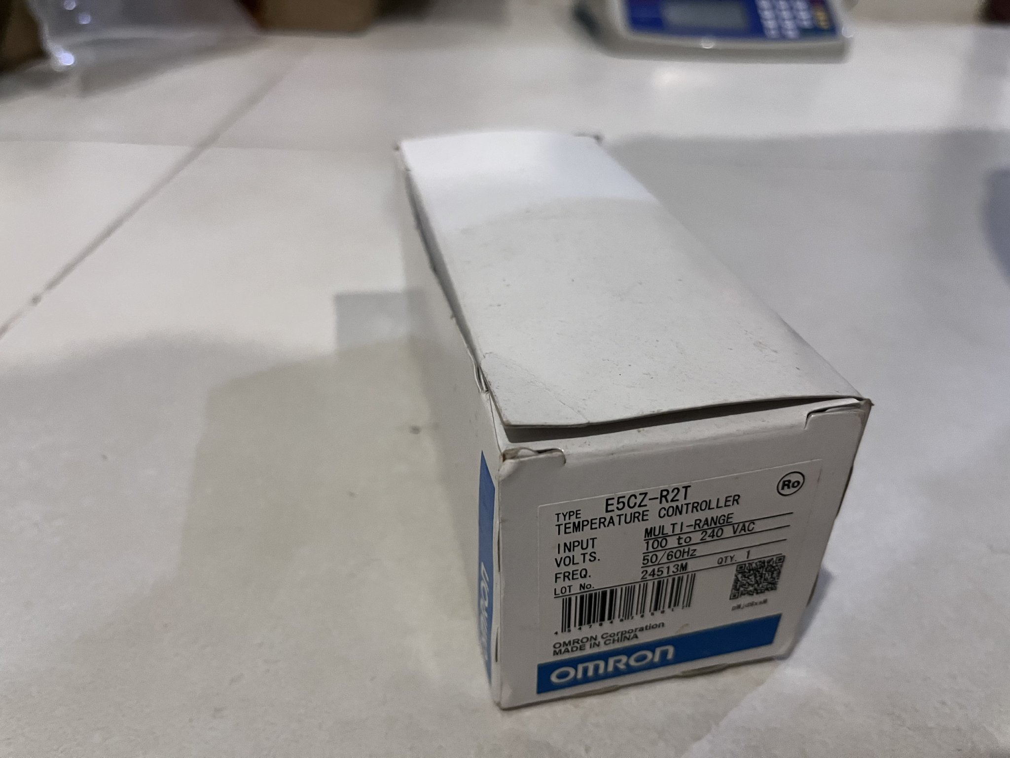 Omron E5CZ-R2T AC100-240 Temperature Controller - Image 2