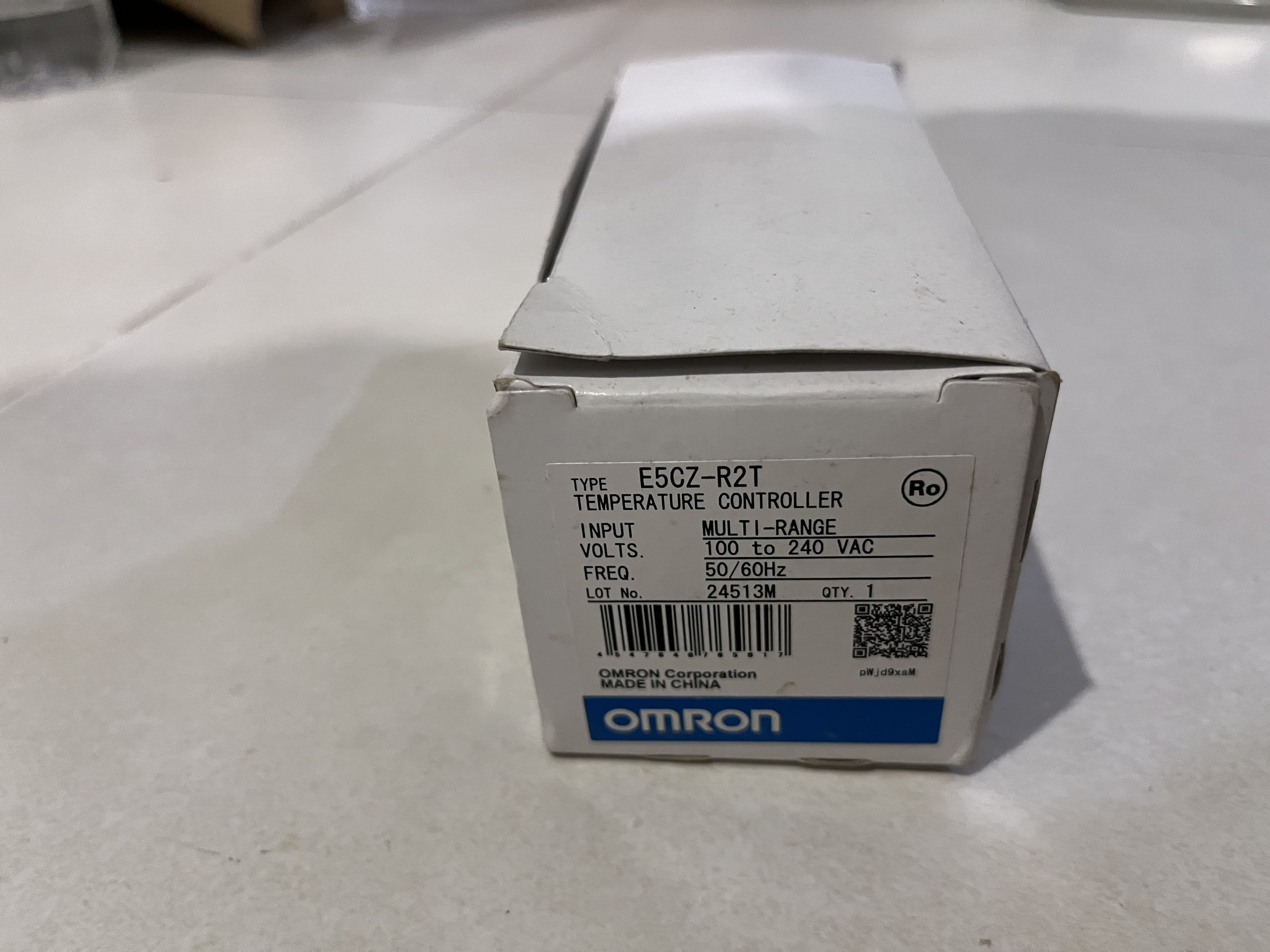 Omron E5CZ-R2T AC100-240 Temperature Controller